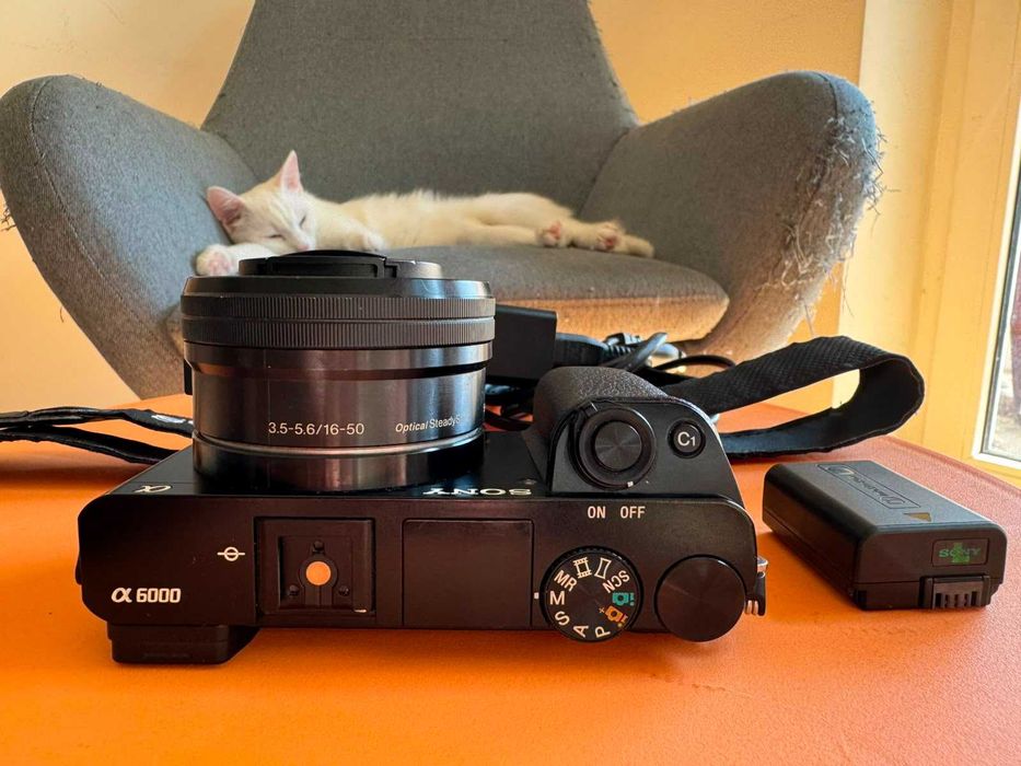 Sony a6000 + obiectiv 16-50 F3.5 URGENT!
