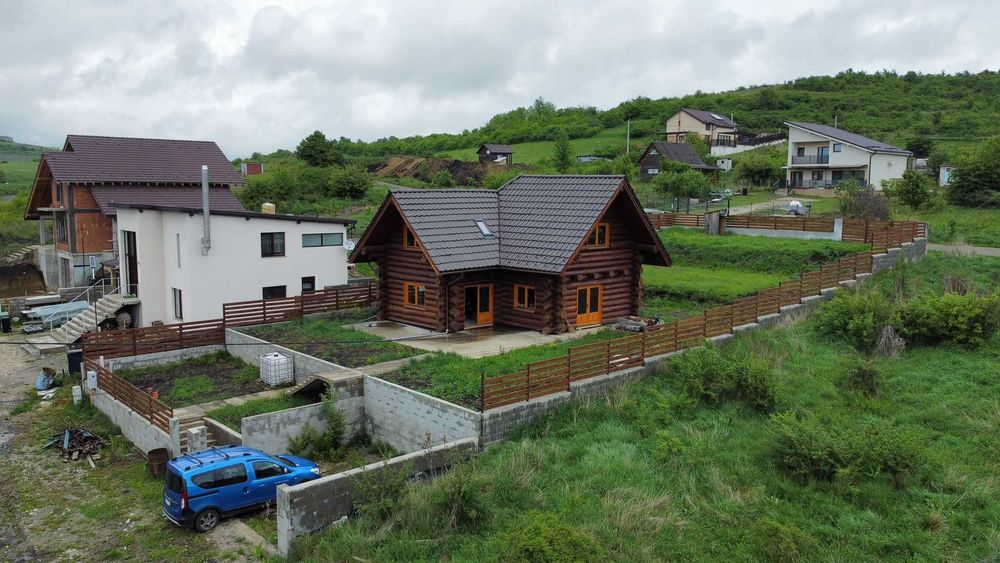Casă din bușteni de vânzare în apropiere de Cluj