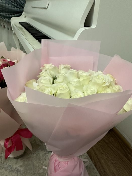 Белые розы за 10000 тг