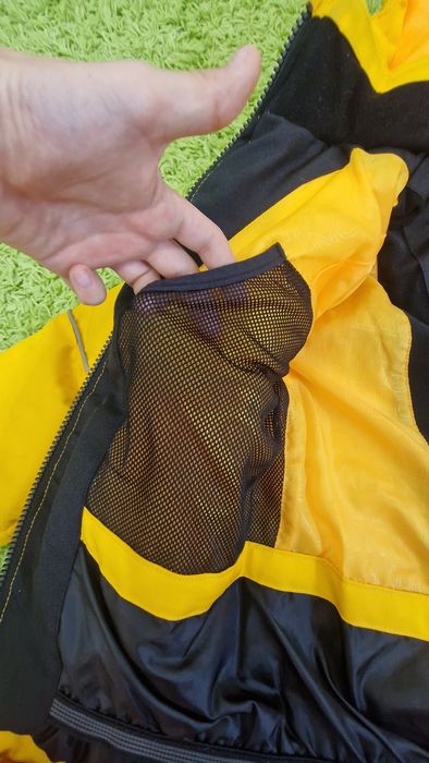 Geacă de schi purtată de câteva ori.