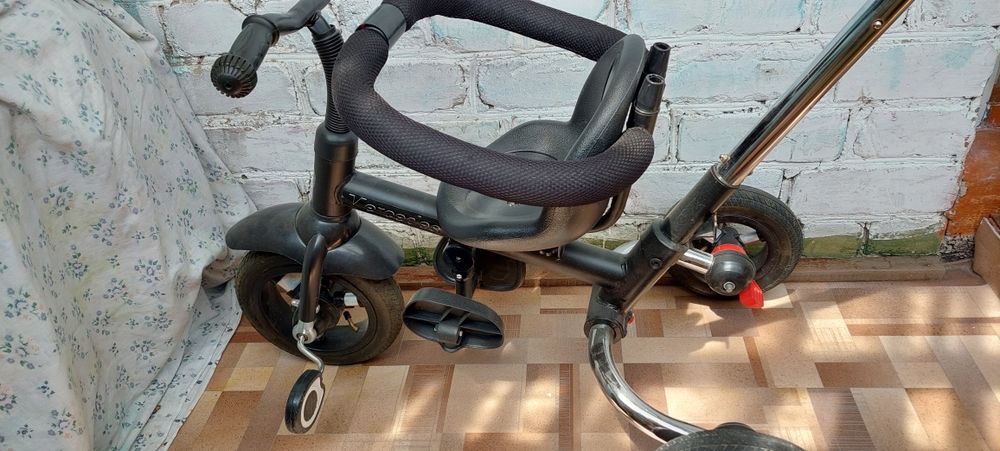 Детский велосипед с ручкой