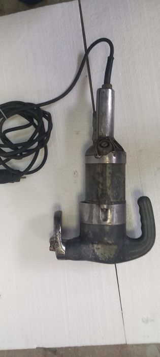 Foarfeca electrica de tăiat tablă AEG