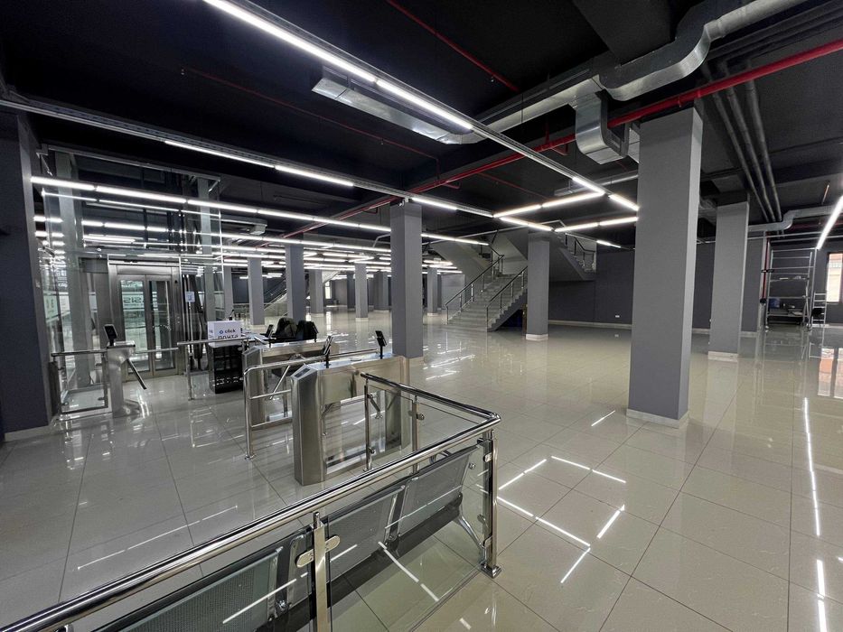 1 350 м² на 1 этаже — идеально под автосалон или мебельный шоурум (55)