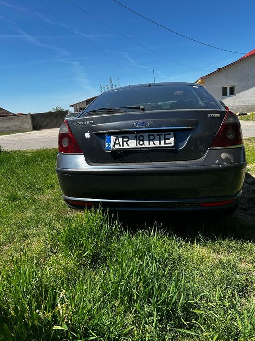 Vând Ford mondeo