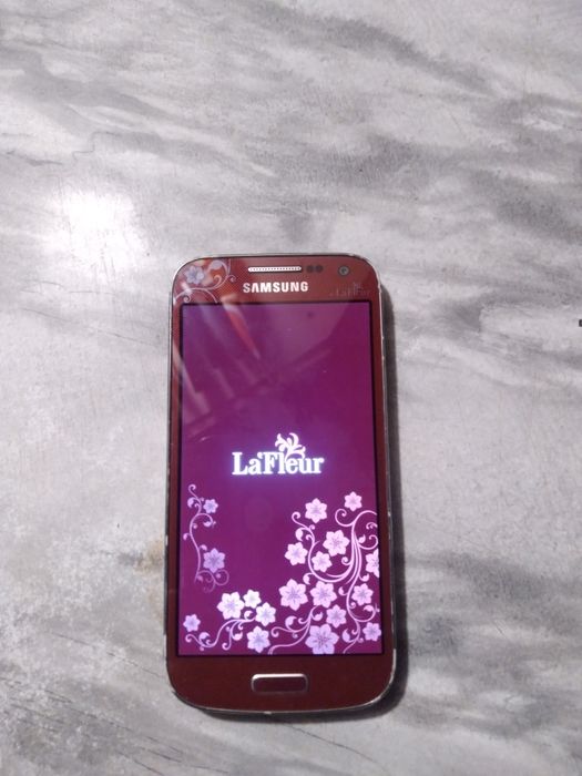 Продам телефон самсунг