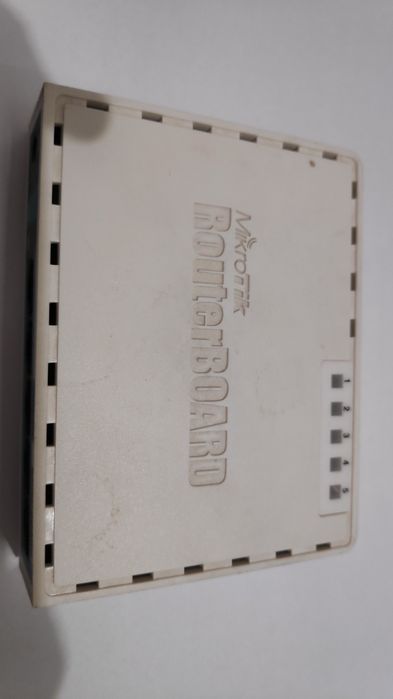Router MikroTik 750