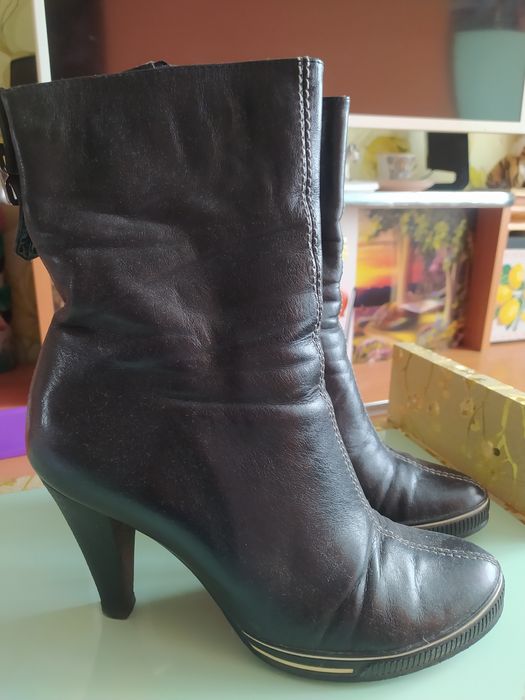 Продам ботильоны кожаные.