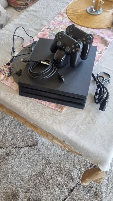 PLAY STATION 4 PRO