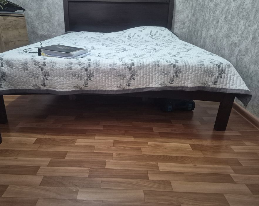 Кровать для спальни