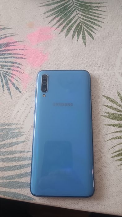 Продам Самсунг А70