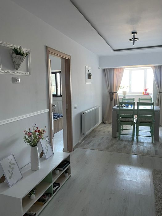 Închiriez apartament 2 camere  pe zi