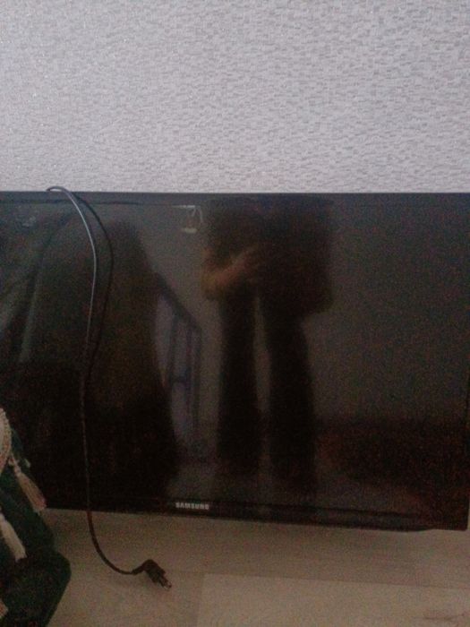 Продам телевизор на запчасти