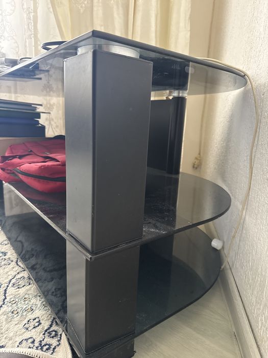 Продам стеклянную тумбу под телевизор