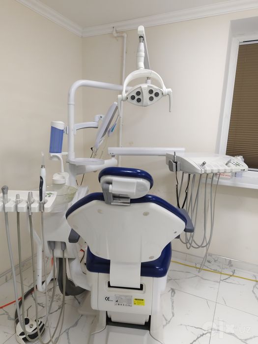 Stomotologiya kreslosi sotiladi