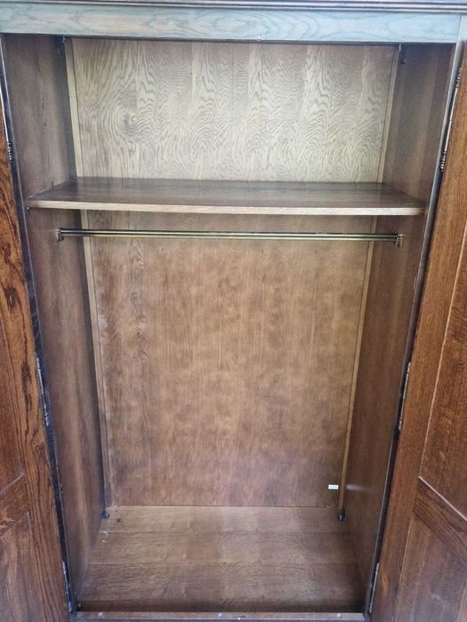 Петкрилен гардероб от тъмен дъбов масив