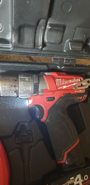 Milwaukee Masina de gaurit si infiletat