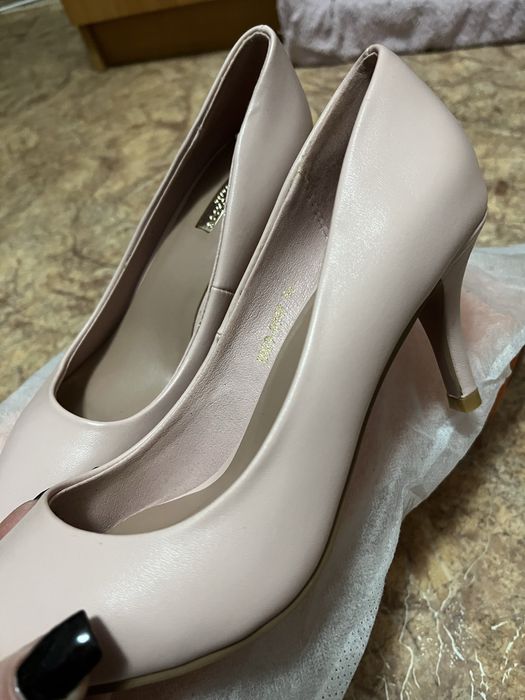 Продам туфли бежевого цвета