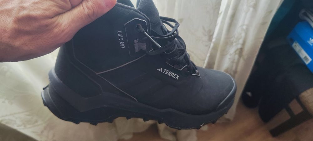 Зимние ботинки adidas