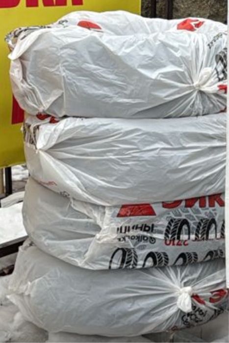 Продам комплект шин 235/55/R20