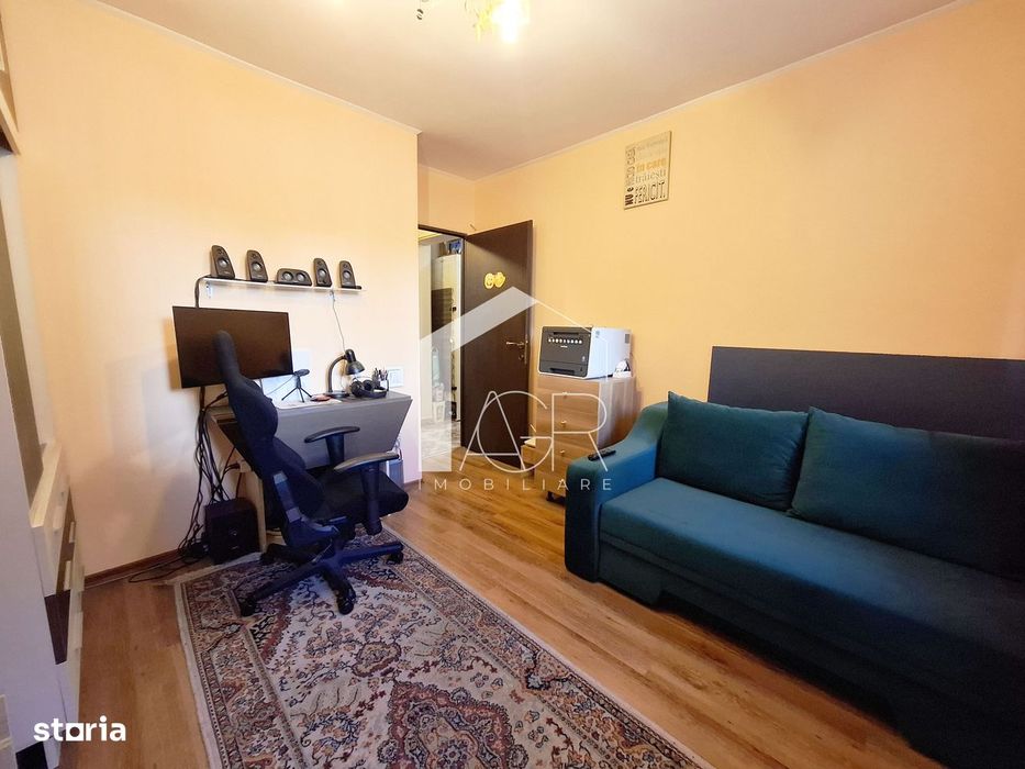 Apartament cu 3 camere, decomandat, zona Vest