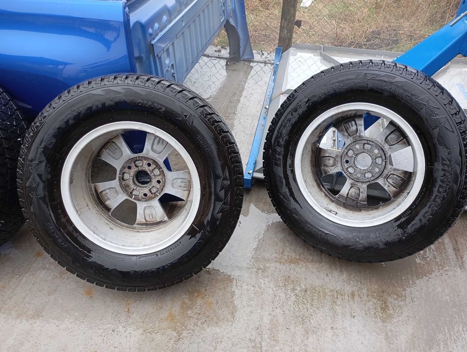 Vând roti complete pe 19 și pe 16 pentru VW Amarok