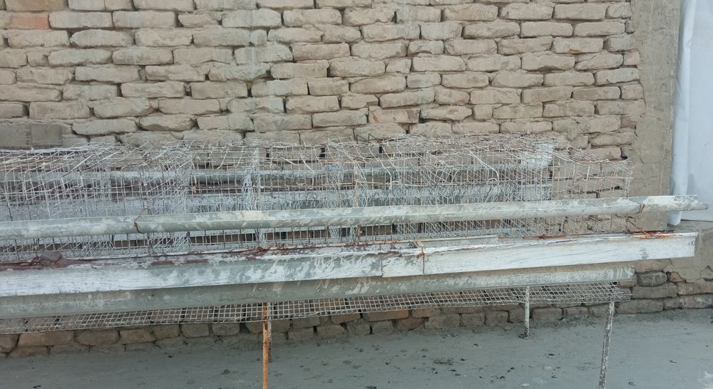 Tuğadigan tovuqlar uchun kletka