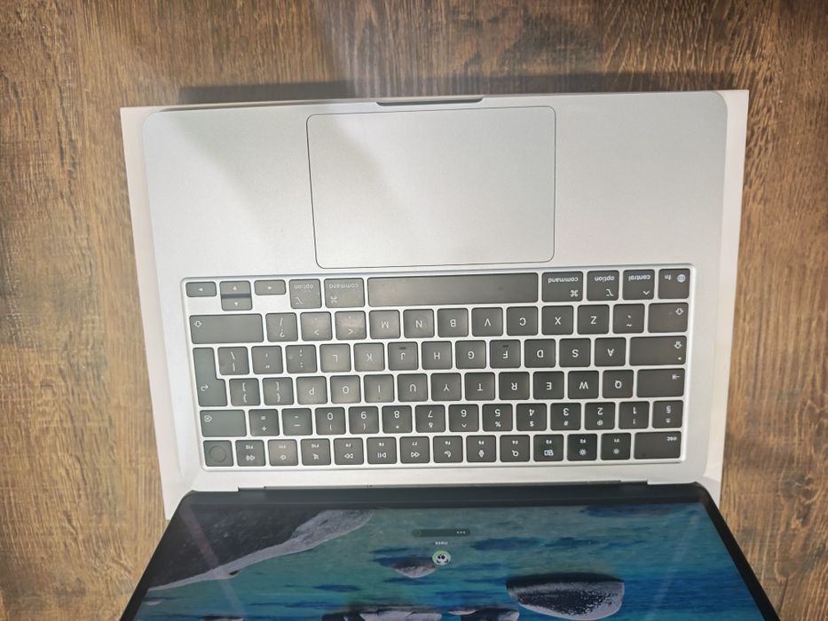 Macbook Air 13" M4 16 GB RAM 256 GB SSD Гаранция