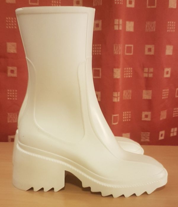 Боти, чехли, маратонки