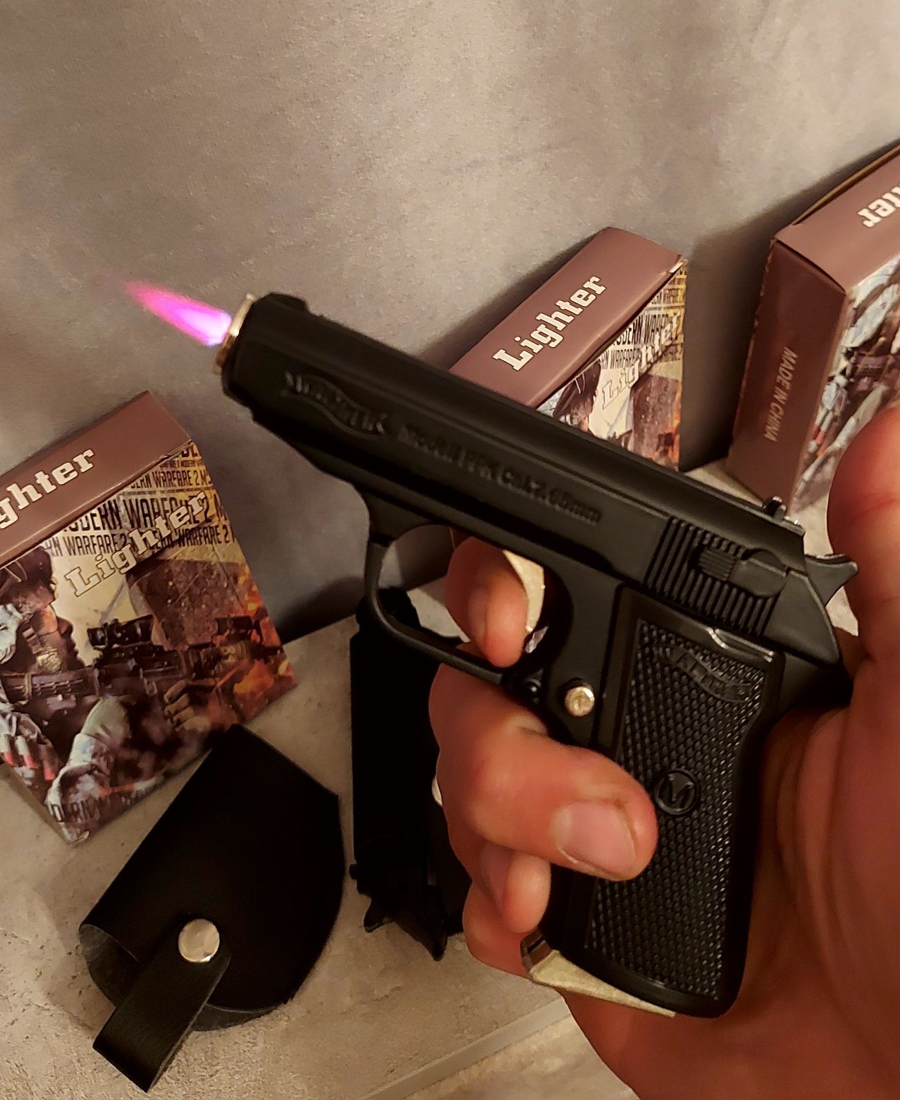 Зажигалка пистолет.Зажигалка + мини нож. Подарочная зажигалка в кобуре ...