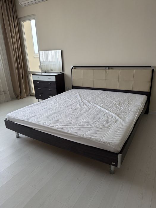 Продам кровать с тумбой