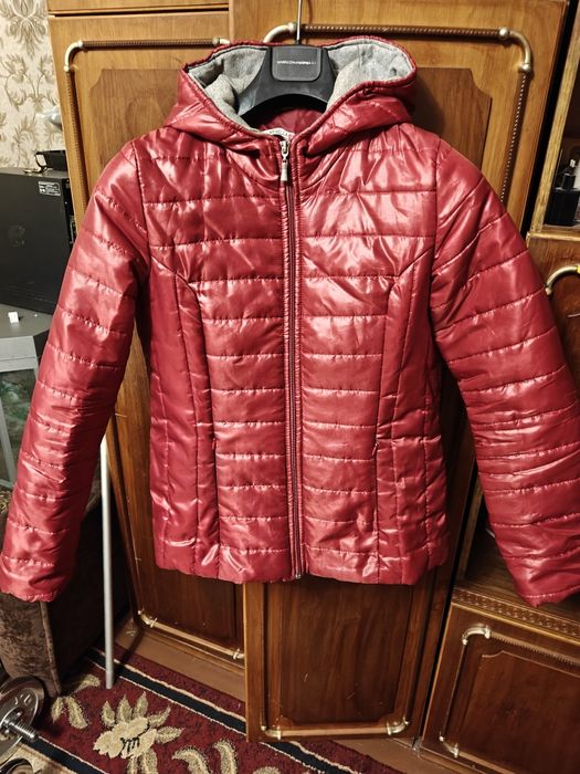 Продам куртку на весну