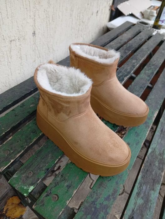 Bershka cizme de iarna imblanite culoare Camel masura 37