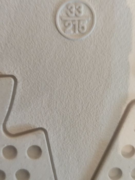 Детский кроссовки размер 33.