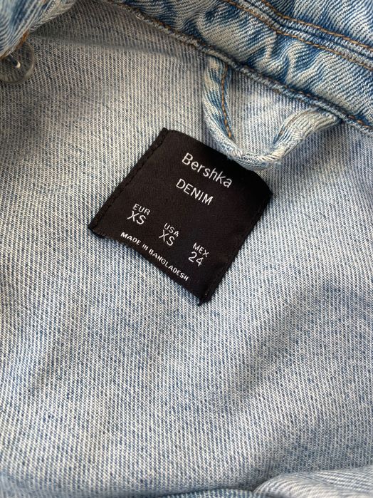 Леко оувързайс дънково яке от BERSHKA