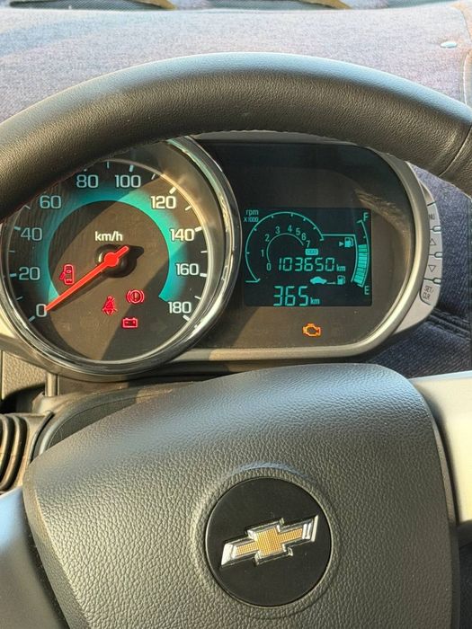 Sotiladi xolati yaxshi bir qol moshina