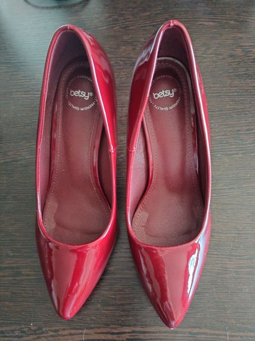 Продам туфли на шпильке