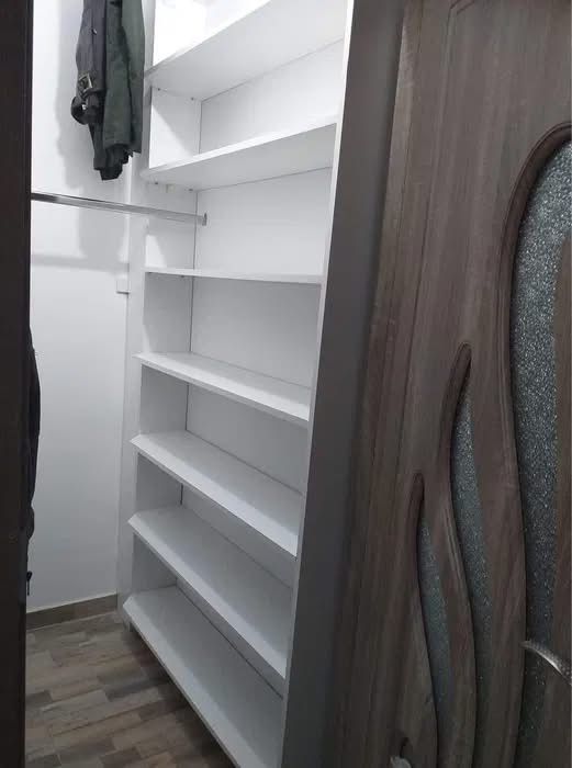 Închiriez apartament 2 camere + loc de parcare