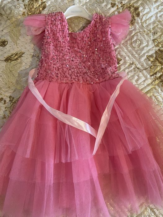 Платье нарядное для девочек! 122-134 рост. На утреник!