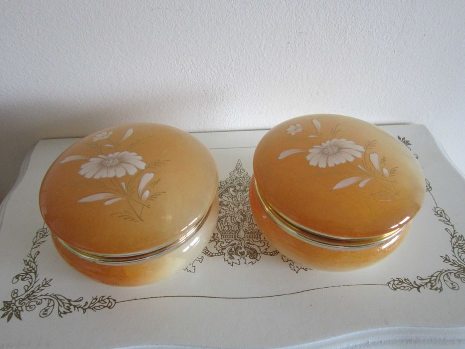 cadou rar  Caseta cutie alabastru natural pictat colectie Italia 1970