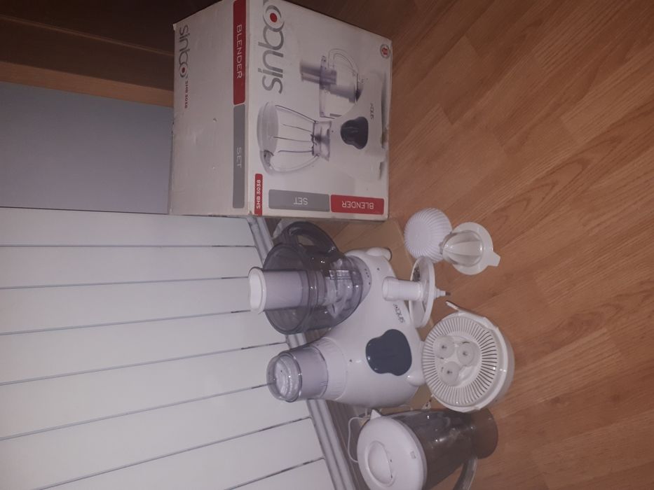 Vand robot de bucatarie cu 4 functii