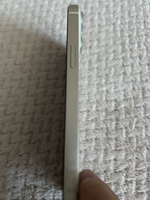 Vand iphone alb de 128 gb
