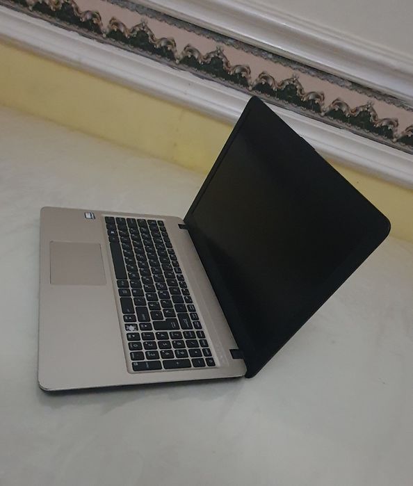 Noutbuk ASUS X54OY