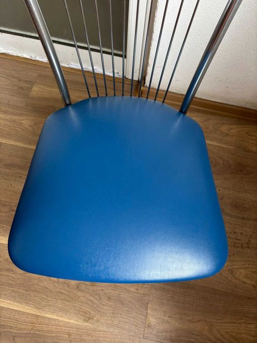 Стол с метална облегалка