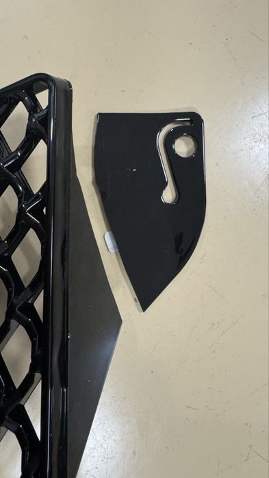 Mercedes W219 CLS AMG решетка FACELIFT  2009-2011 черна предна