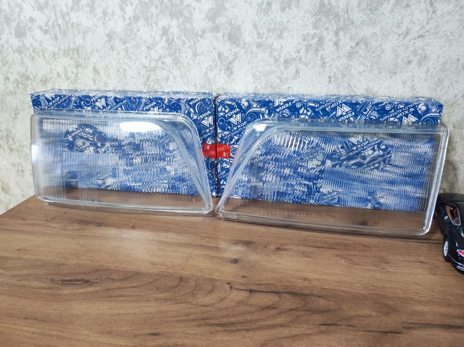 Продам стекла фар Ауди А6С4 новые