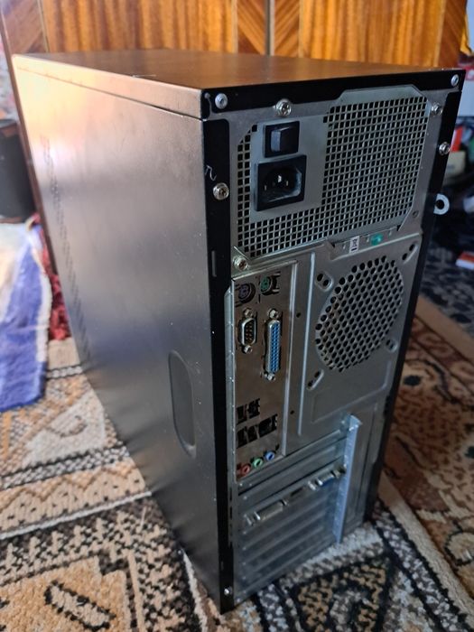 Vând pc pentru piese (nu ofer livrare,doar cash)