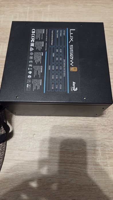 Vând sursa alimentare PC AeroCool 550w