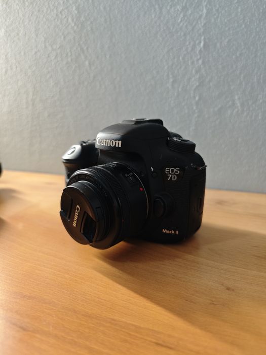 Kit complet CANON 7D mark ii + 3 obiective + blitz + accesoriii