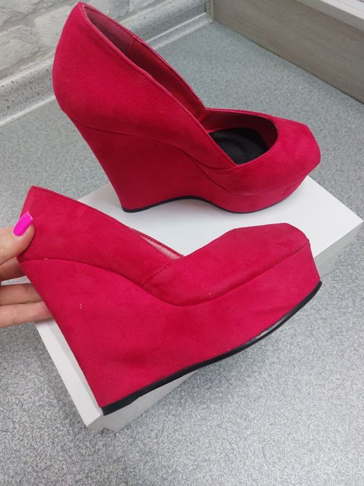 Туфли замшевые красные