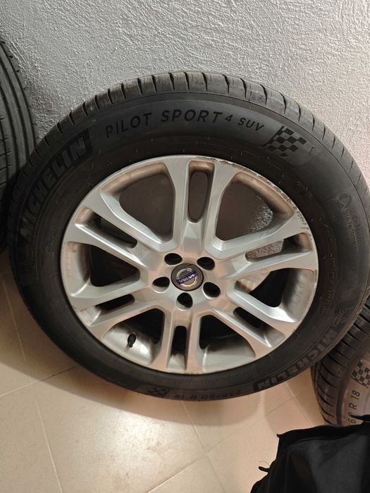 Гуми с джанти Michelin Pilot Sport 4 SUV 235/60 от Волво XC60.
